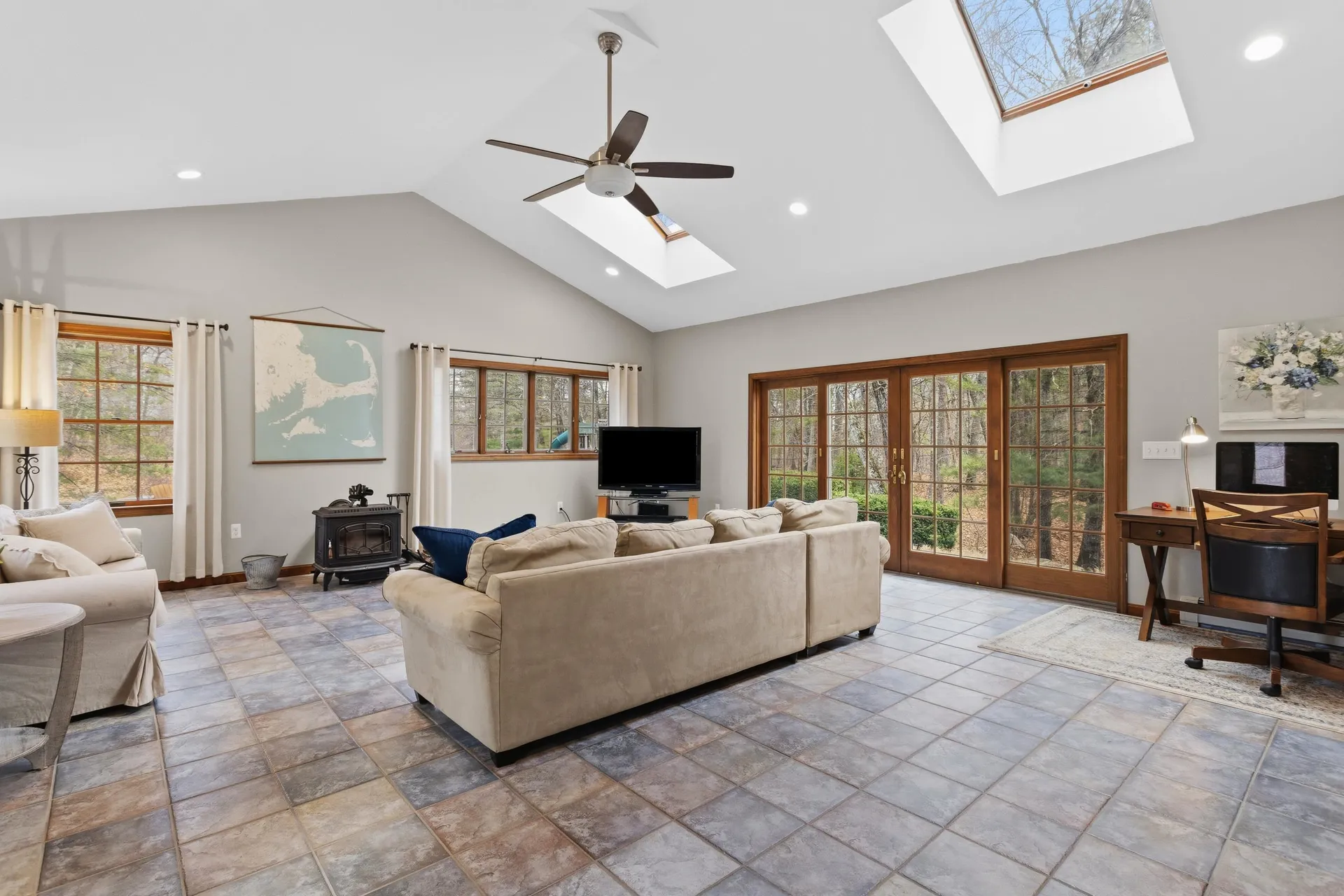41 Windsor Boulevard Londonderry NH 03053