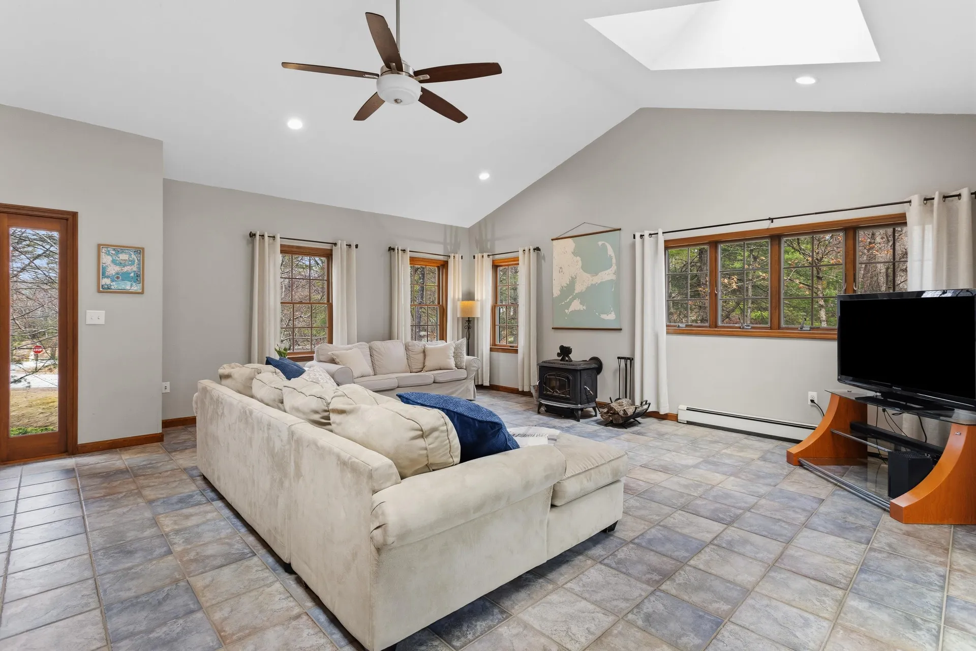 41 Windsor Boulevard Londonderry NH 03053
