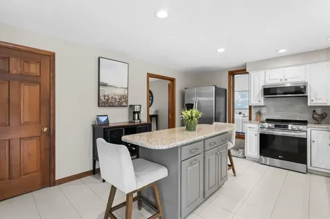 41 Windsor Boulevard Londonderry NH 03053