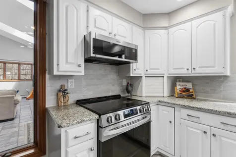 41 Windsor Boulevard Londonderry NH 03053