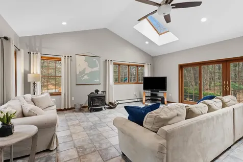 41 Windsor Boulevard Londonderry NH 03053