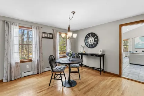 41 Windsor Boulevard Londonderry NH 03053