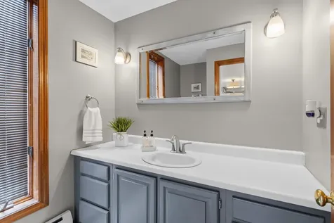 41 Windsor Boulevard Londonderry NH 03053