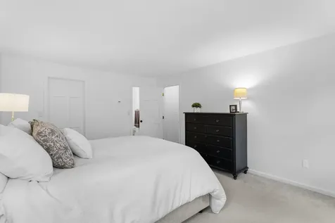 41 Windsor Boulevard Londonderry NH 03053