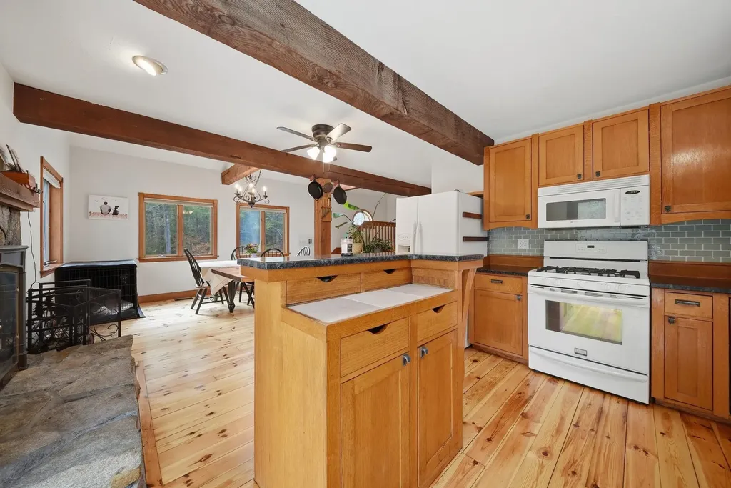 84 Butterfield Mill Road New Boston NH 03070