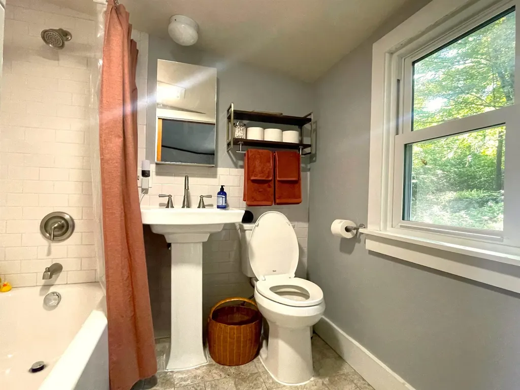 71 Woods Road Dummerston VT 05346