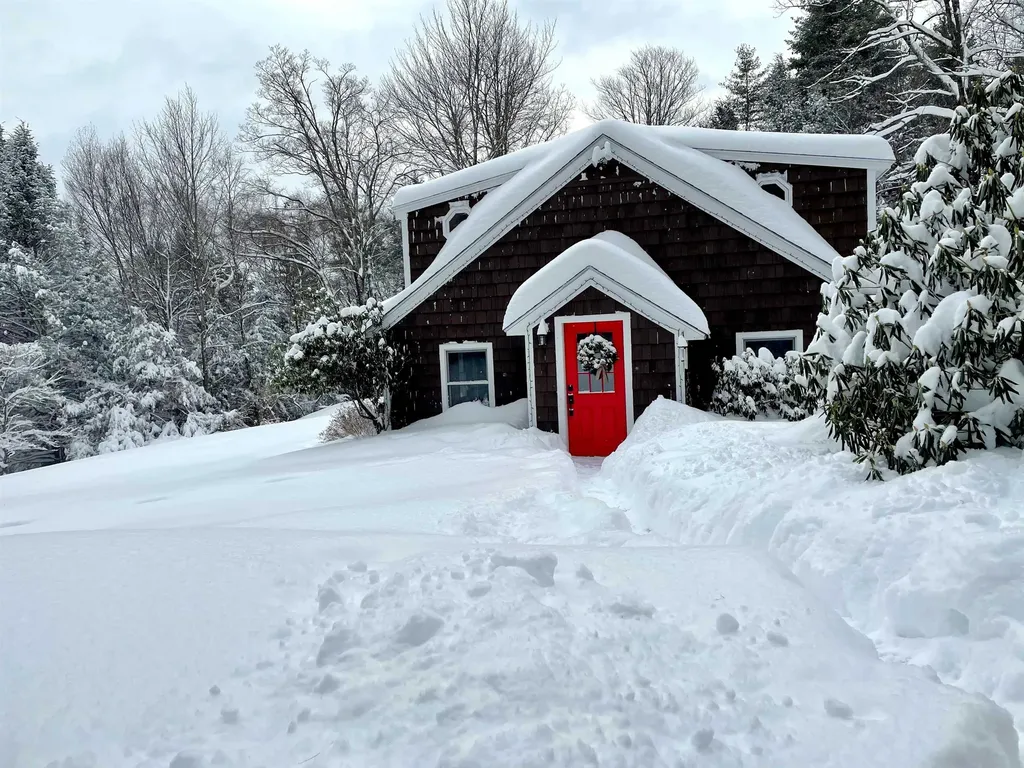 71 Woods Road Dummerston VT 05346