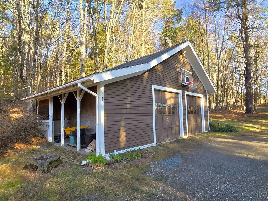 71 Woods Road Dummerston VT 05346