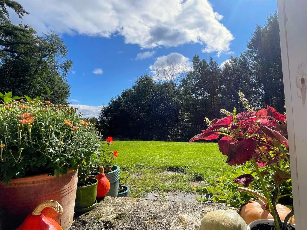 71 Woods Road Dummerston VT 05346