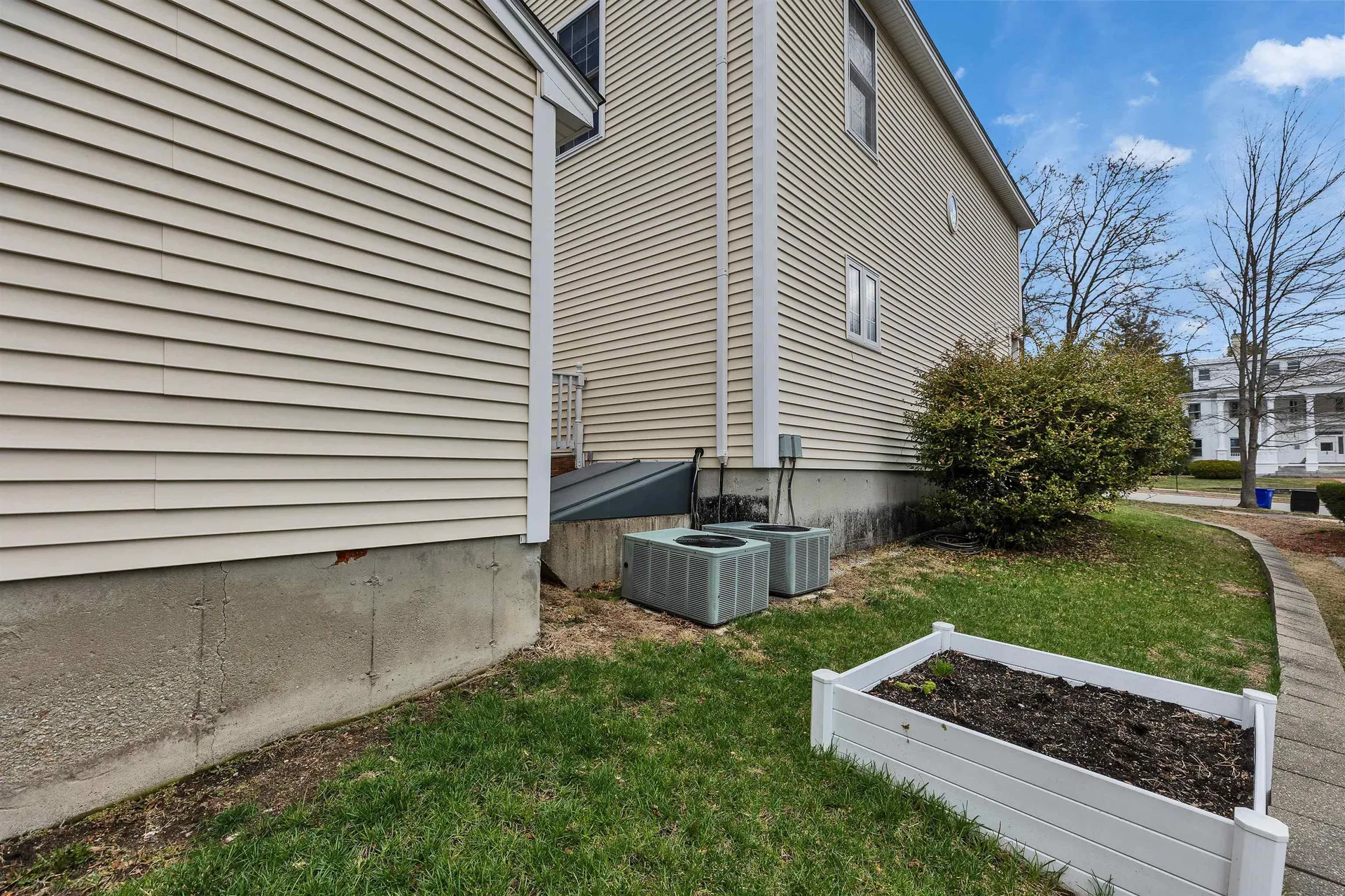 2246 Elm Street Manchester NH 03104