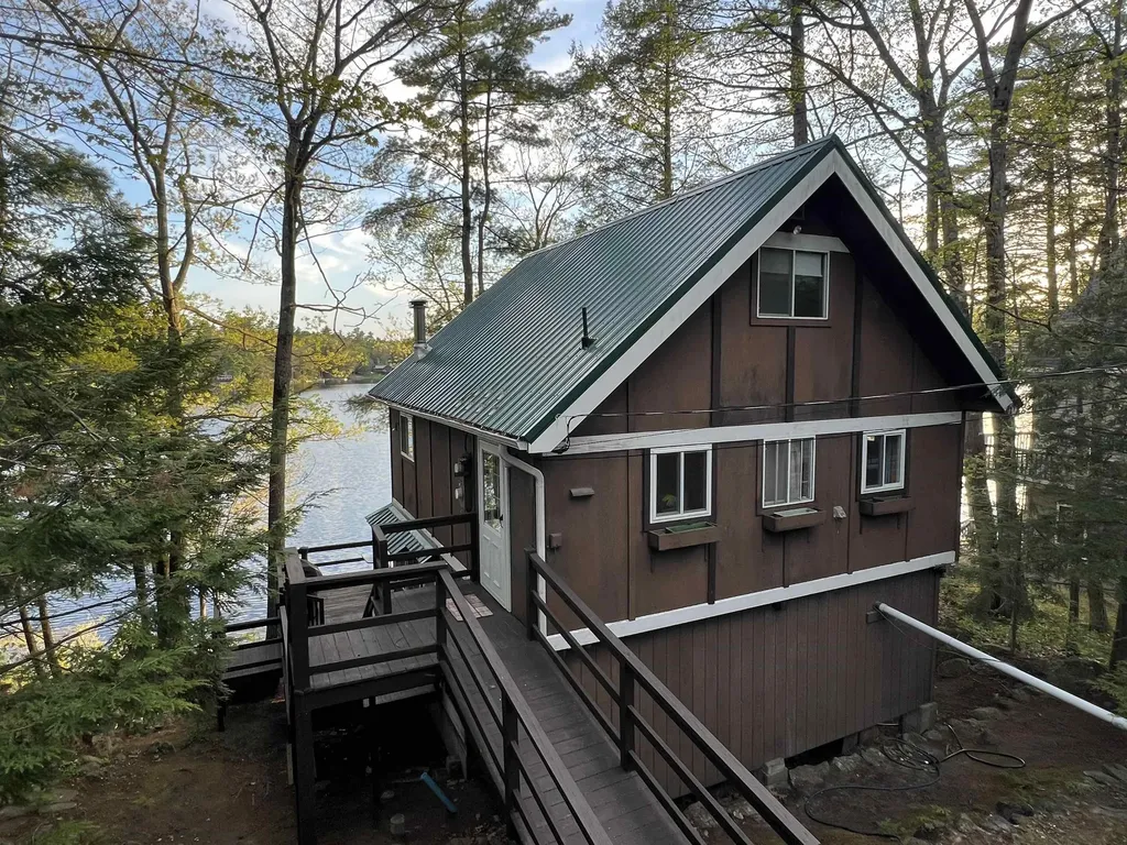 27 Hummingbird Lane Hillsborough NH 03244