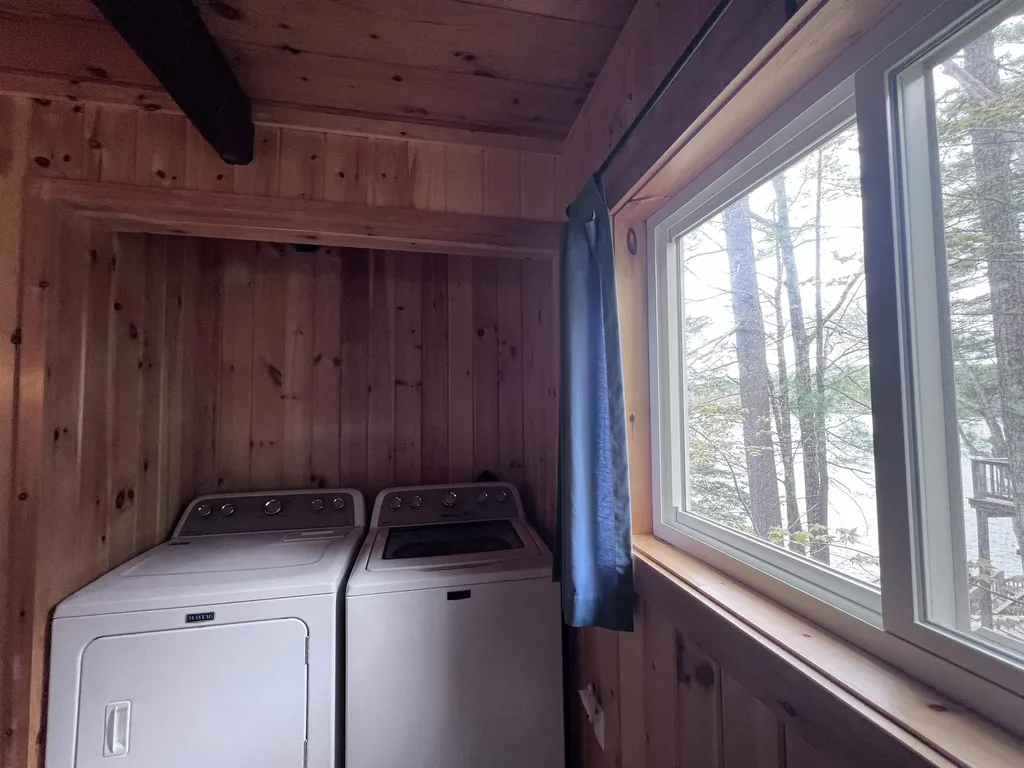 27 Hummingbird Lane Hillsborough NH 03244