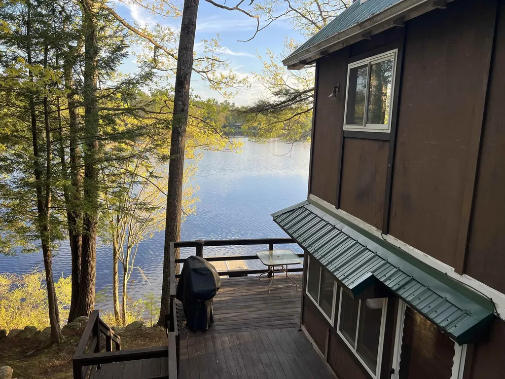 27 Hummingbird Lane Hillsborough NH 03244