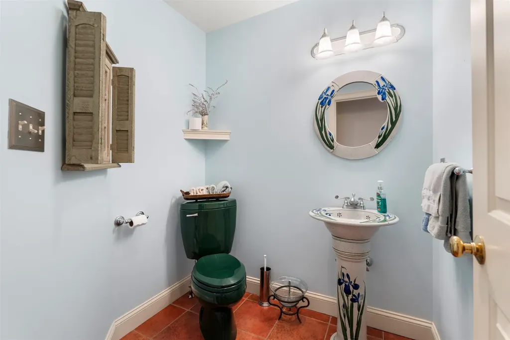 295 Wadleigh Falls Road Newmarket NH 03857