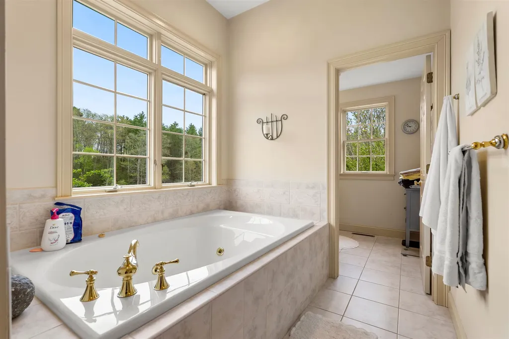 295 Wadleigh Falls Road Newmarket NH 03857
