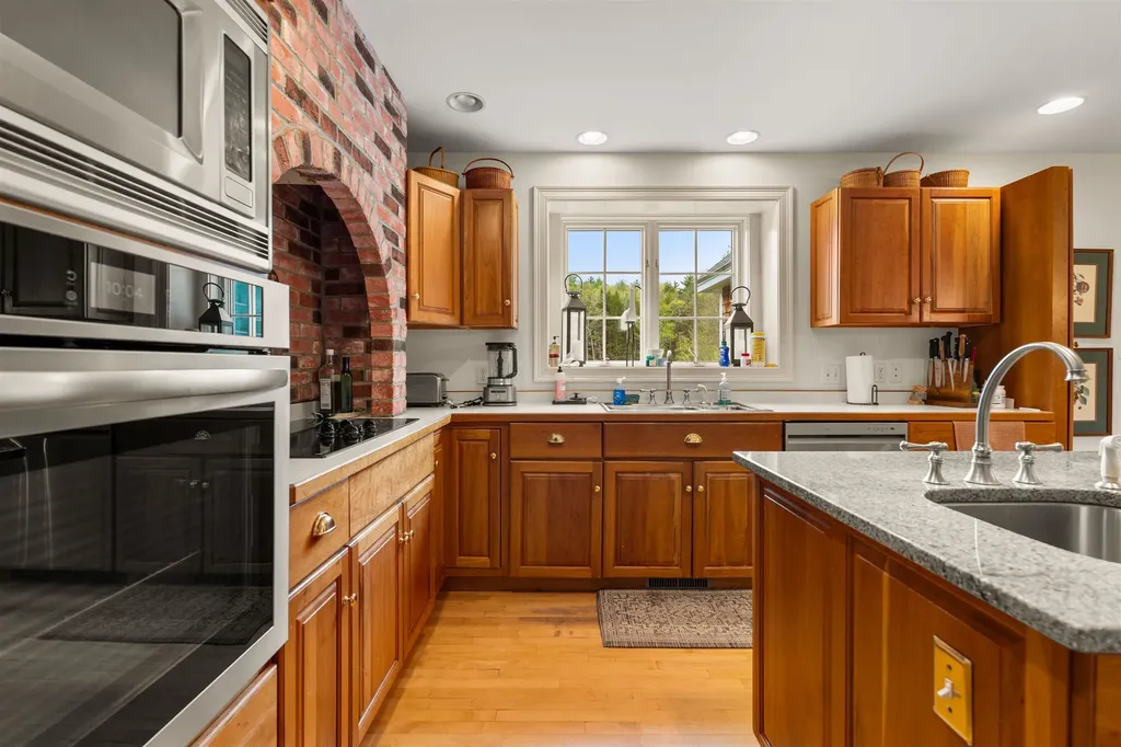 295 Wadleigh Falls Road Newmarket NH 03857