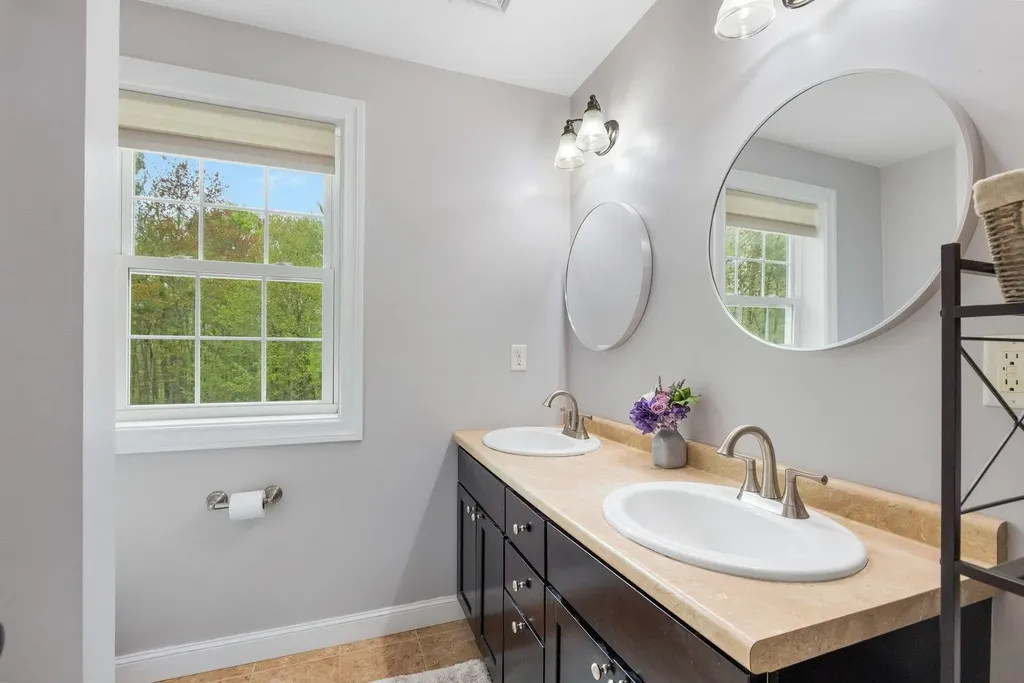 92 Ridgecrest Drive Greenland NH 03840