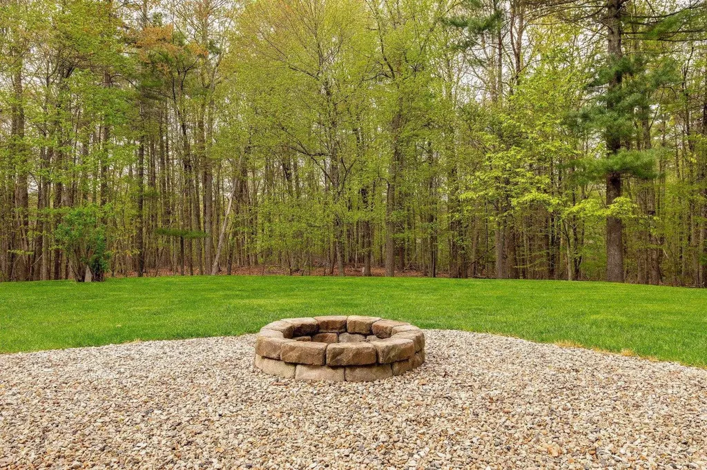 92 Ridgecrest Drive Greenland NH 03840