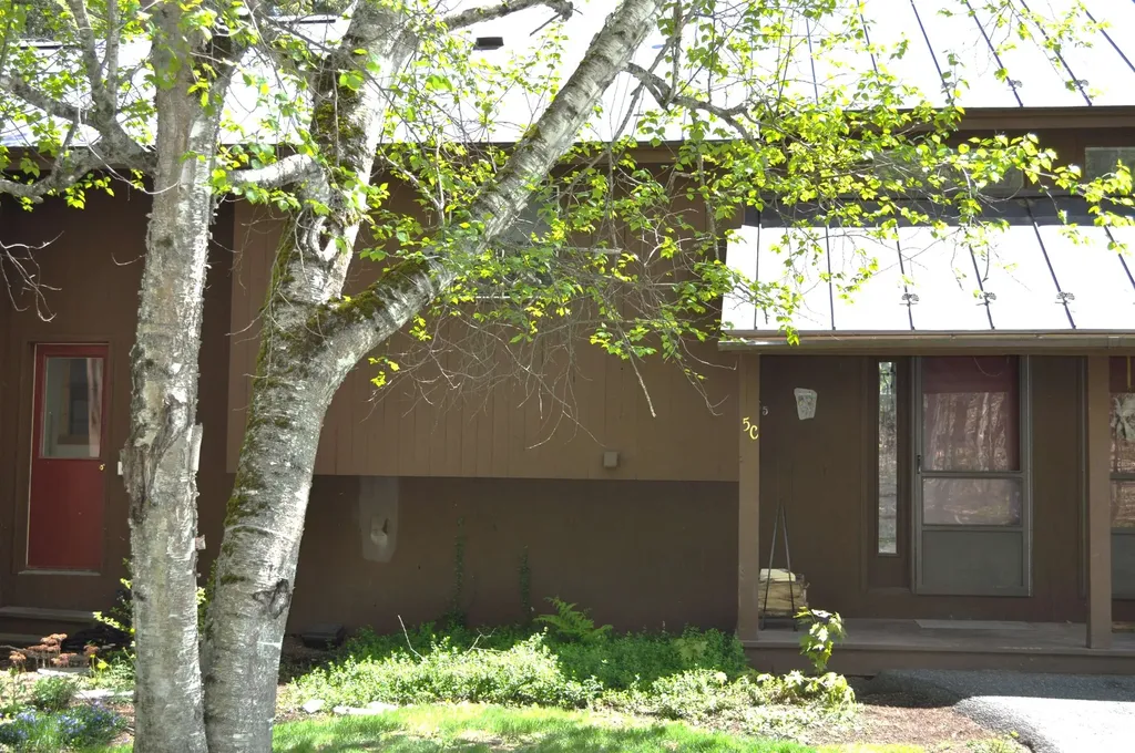 253 Old Quechee Road Hartford VT 05059