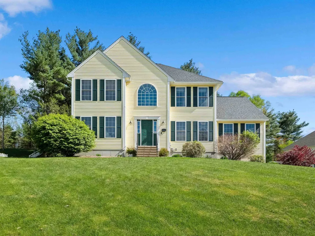 28 Bradford Circle Hudson NH 03051