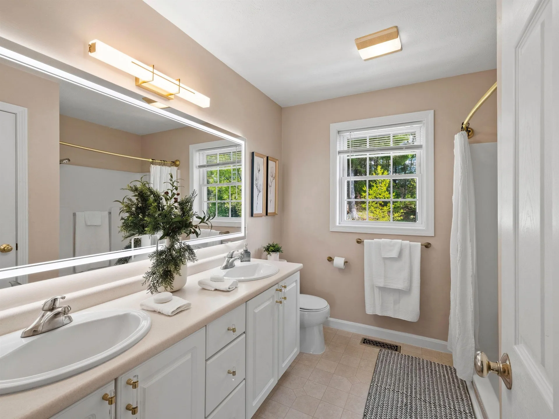28 Bradford Circle Hudson NH 03051