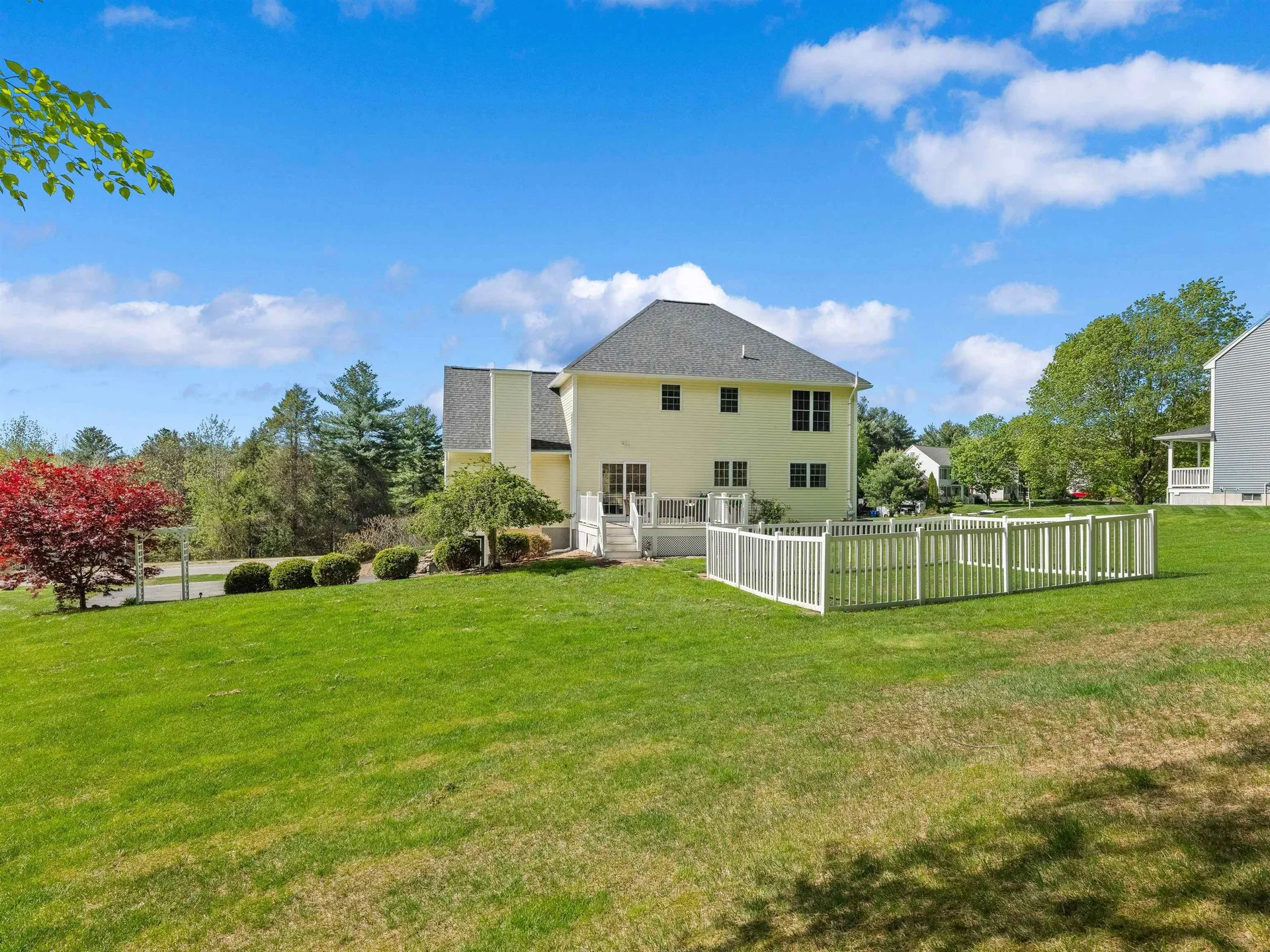 28 Bradford Circle Hudson NH 03051