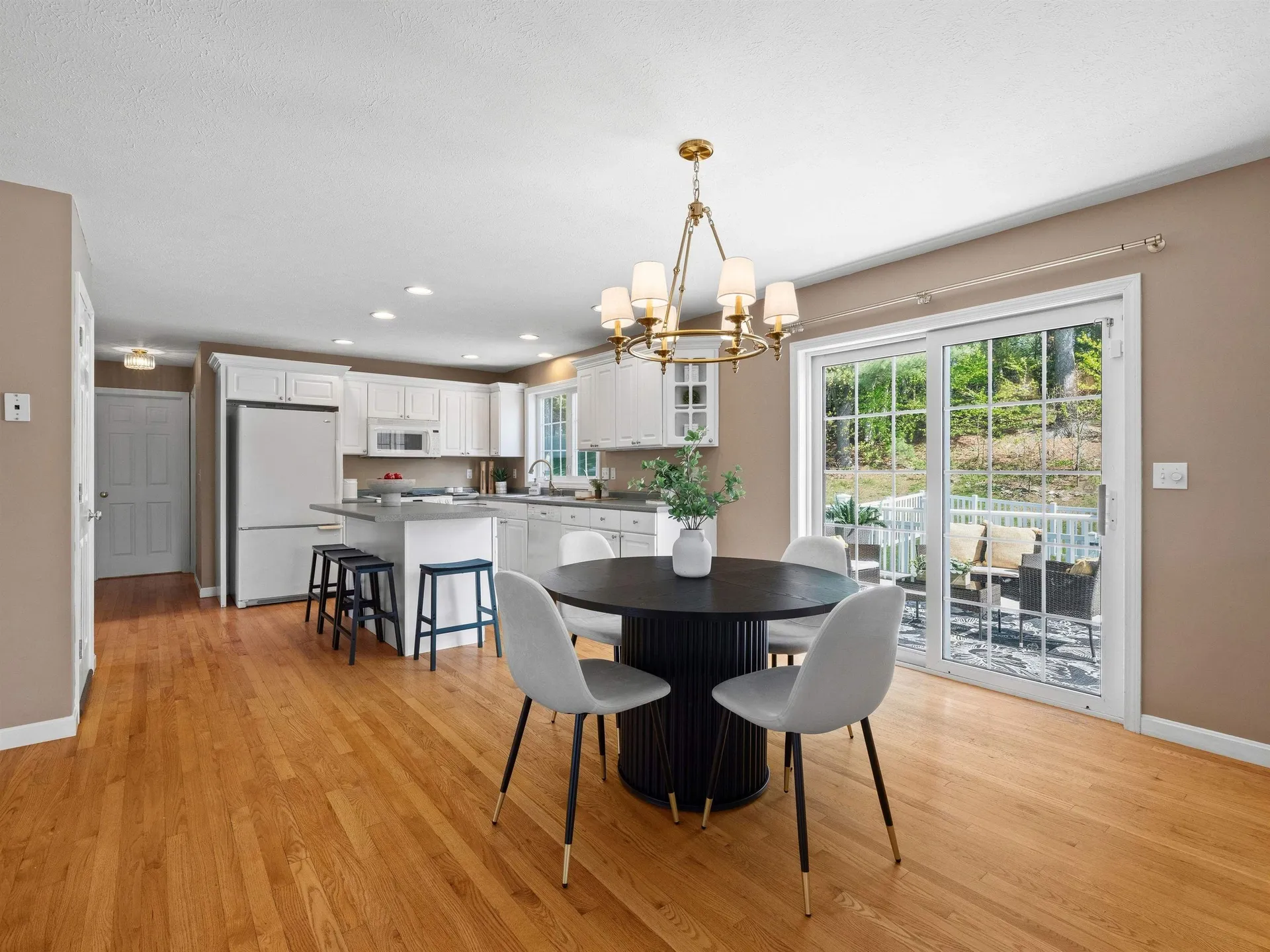 28 Bradford Circle Hudson NH 03051