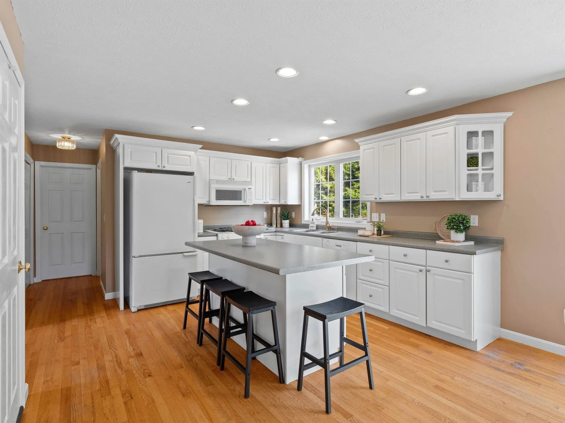 28 Bradford Circle Hudson NH 03051