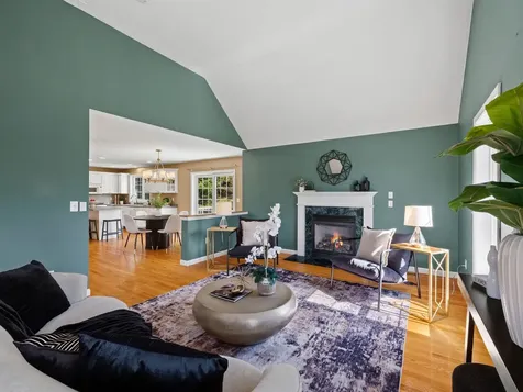 28 Bradford Circle Hudson NH 03051