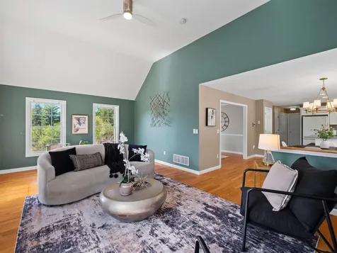 28 Bradford Circle Hudson NH 03051