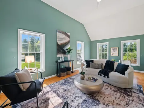 28 Bradford Circle Hudson NH 03051