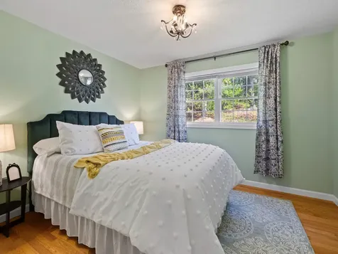 28 Bradford Circle Hudson NH 03051