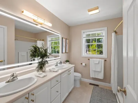28 Bradford Circle Hudson NH 03051