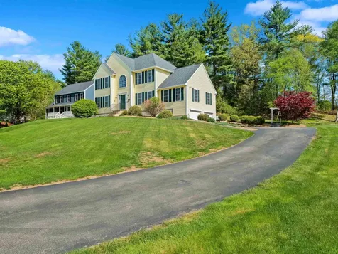 28 Bradford Circle Hudson NH 03051