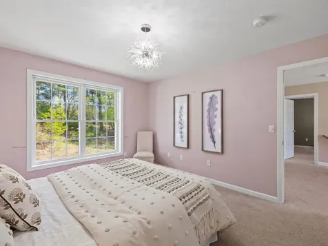 28 Bradford Circle Hudson NH 03051