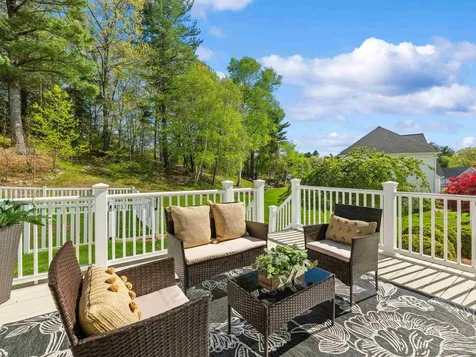 28 Bradford Circle Hudson NH 03051