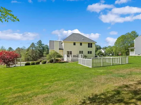28 Bradford Circle Hudson NH 03051