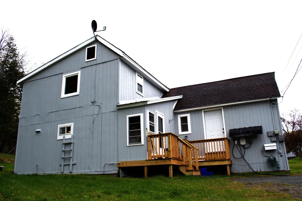 54 Assisqua Avenue St. Johnsbury VT 05819