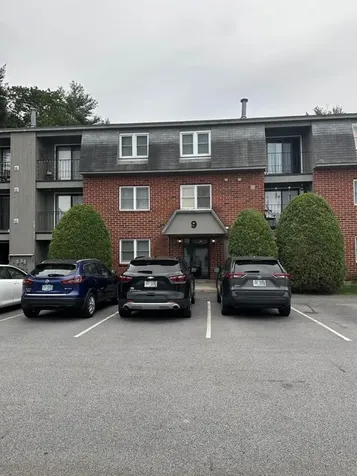9 Blackstone Drive Nashua NH 03063