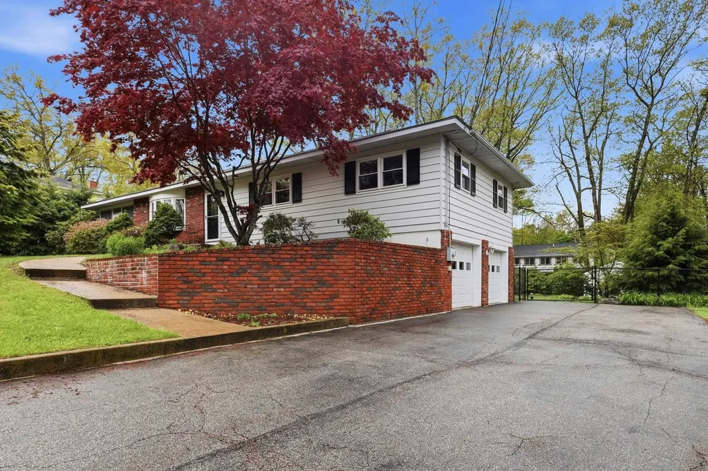 34 Beverly Drive Manchester NH 03104