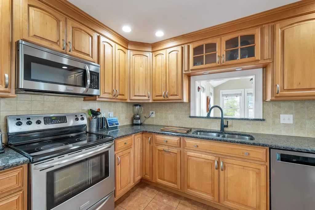 4 Viking Street Hampton NH 03842