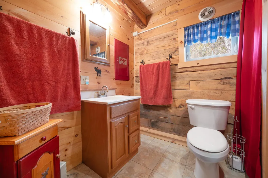 184 Ticklenaked Pond Road Ryegate VT 05081