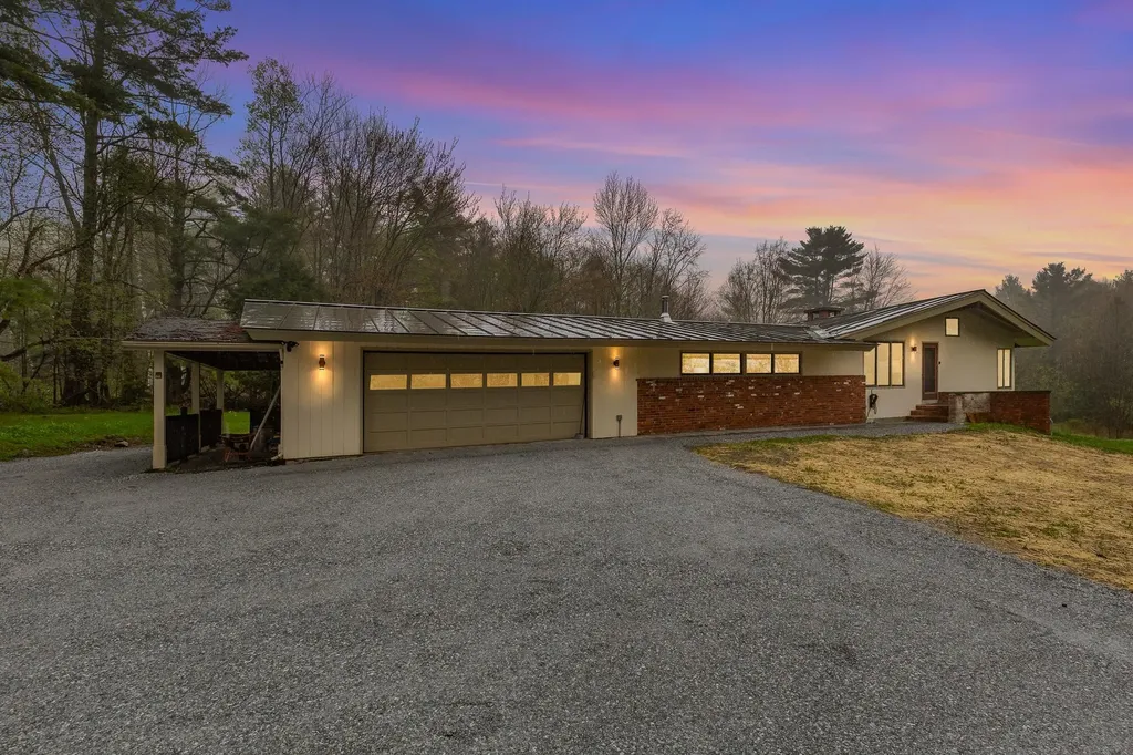 192 Cream Hill Road Mendon VT 05701
