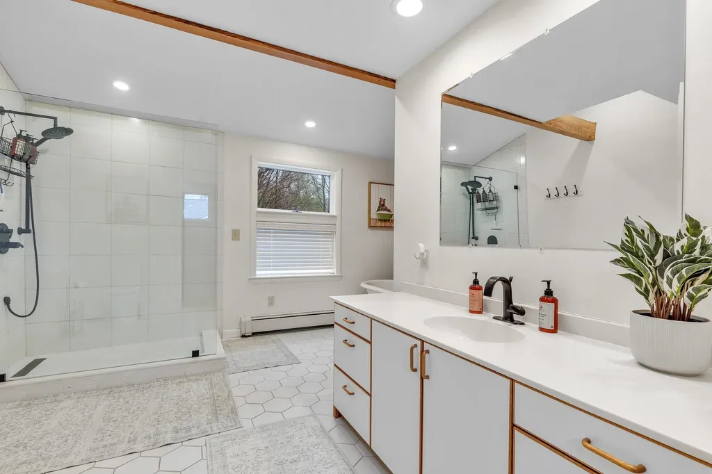 192 Cream Hill Road Mendon VT 05701