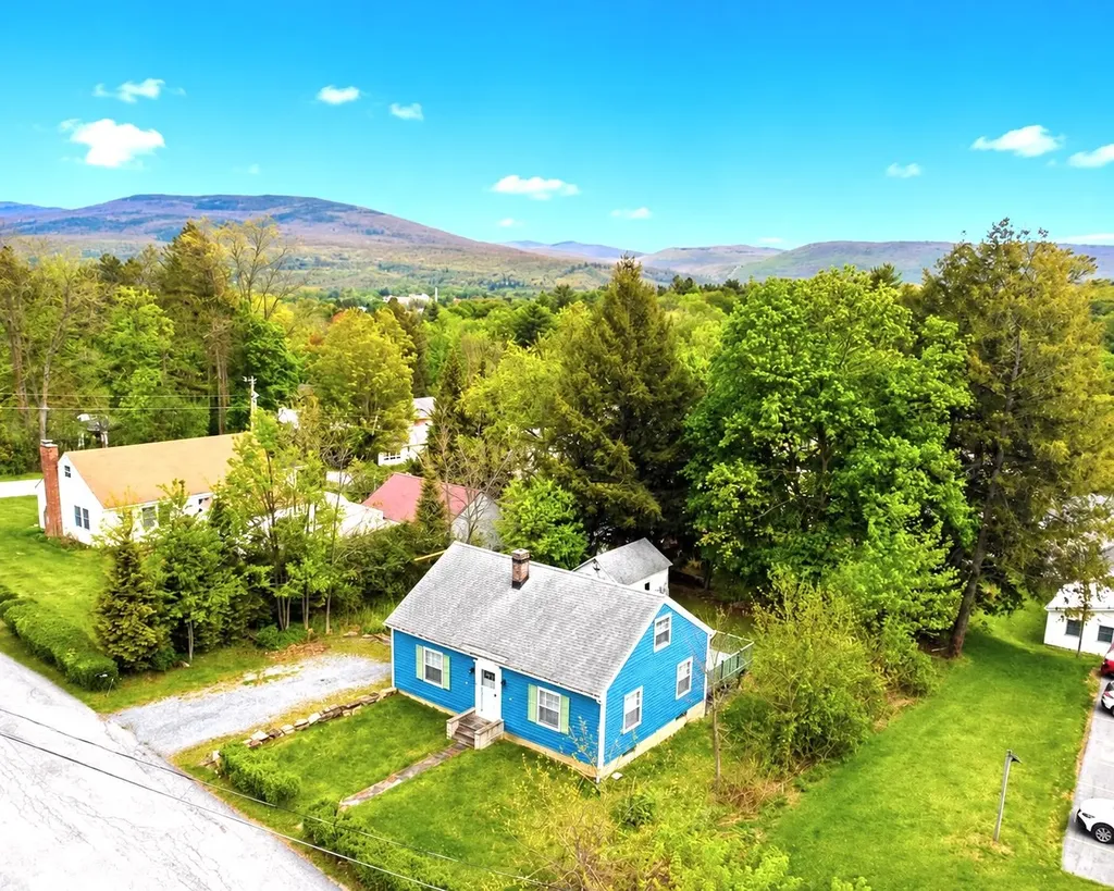 26 Knoll Crest Lane Bennington VT 05201