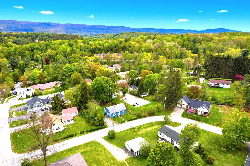 26 Knoll Crest Lane Bennington VT 05201