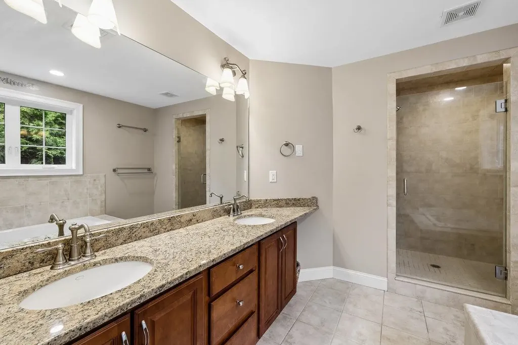 5 Millstone Terrace Bedford NH 03110