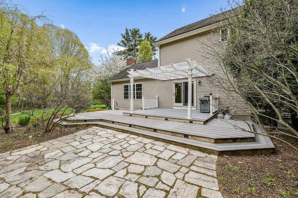 5 Millstone Terrace Bedford NH 03110