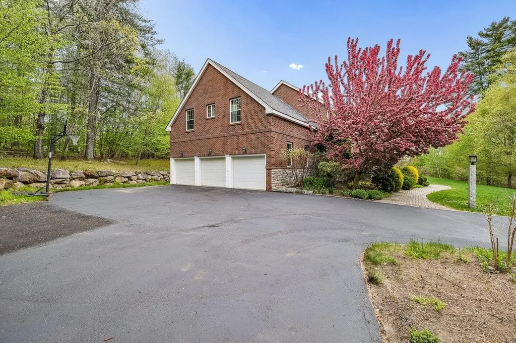 5 Millstone Terrace Bedford NH 03110