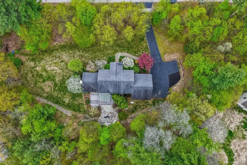 5 Millstone Terrace Bedford NH 03110